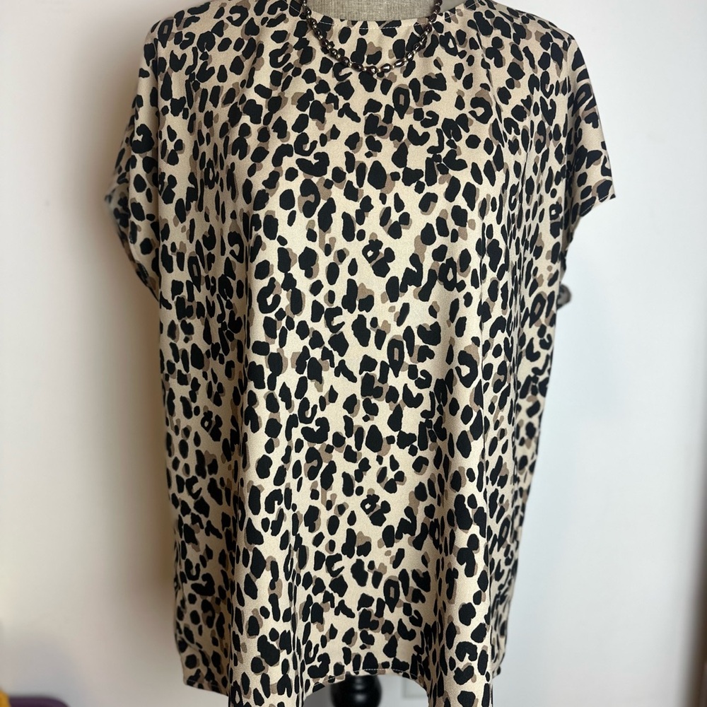 Halogen Cream and Black Relaxed Boxy Tee